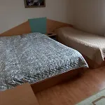 боби *